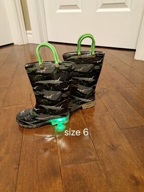 Kids Light-Up Rain Boots - Size 6